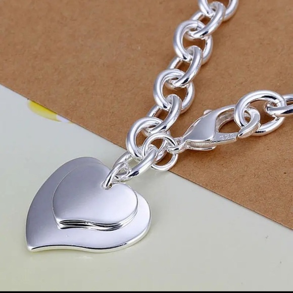 Double Heart -Shaped Pendant Fashionable Silvery Bracelet. - Picture 4 of 10